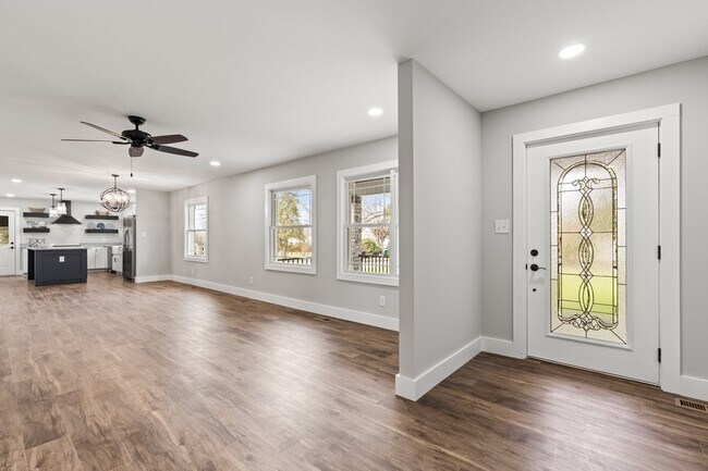 Building Photo - 102 Dogwood Ln