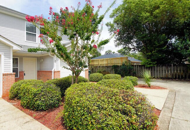 Building Photo - 10 Park Pl SE