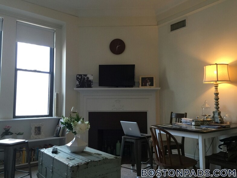 Building Photo - 62 Boylston St