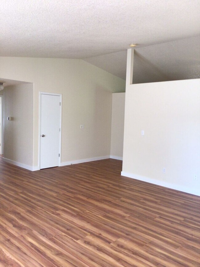 Building Photo - 3BD Ranch Style Home in Fircrest Neighborhood