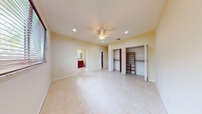 Building Photo - Modern Style Tri-Level Townhome 2BR/ 2.5BA...