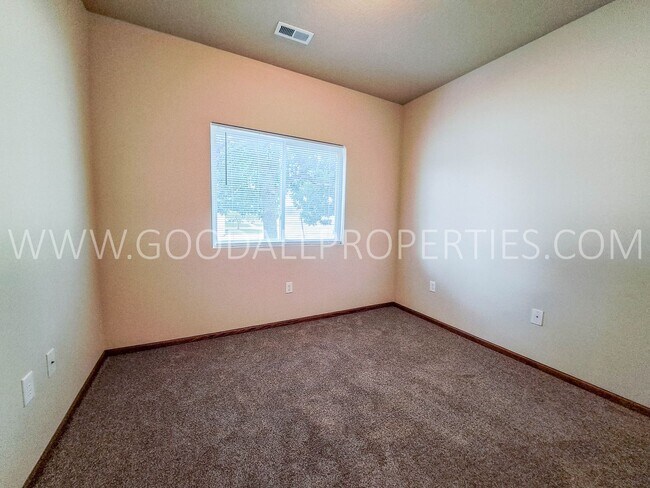 Building Photo - Rent Reduced! 2-Bedroom, 2-Bath Condo in Johnston with Detached Garage