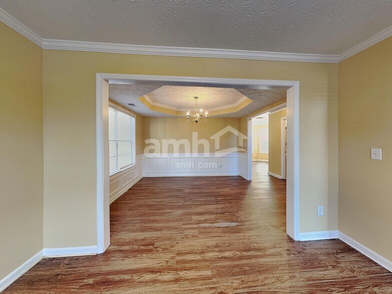 Building Photo - 2041 Vintage Oaks Dr