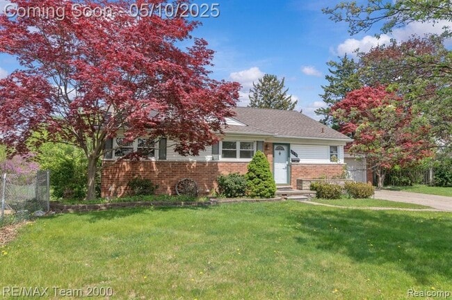 Building Photo - 25152 Fairway Dr