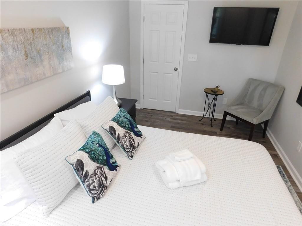 Building Photo - 213 Claire Dr SE