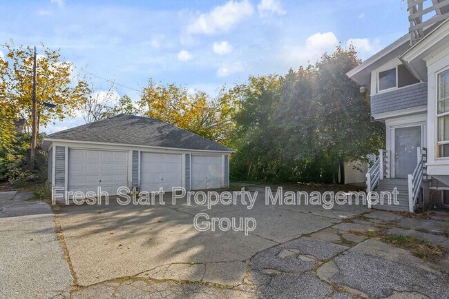 Building Photo - 1652 Peck St