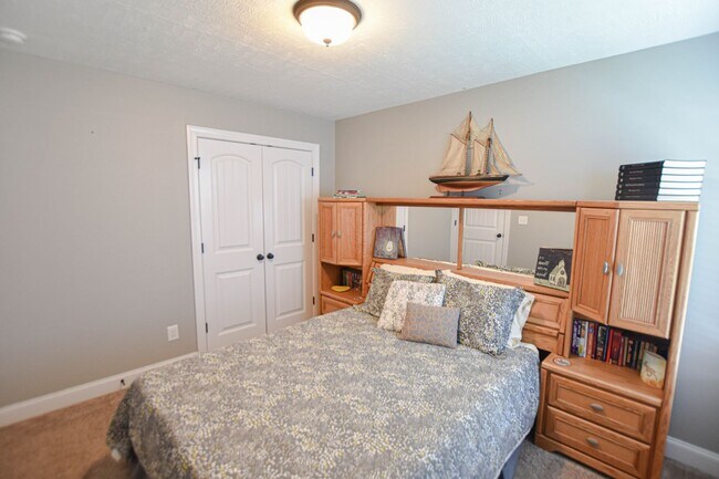 Building Photo - Pet Friendly Three Bedroom!