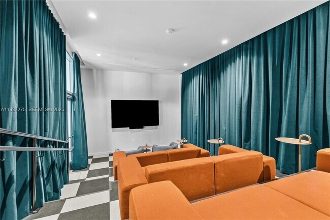 Building Photo - 11 NE 6th St