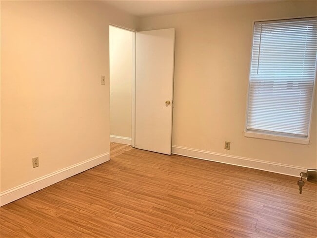 Building Photo - 25 Bradbury St