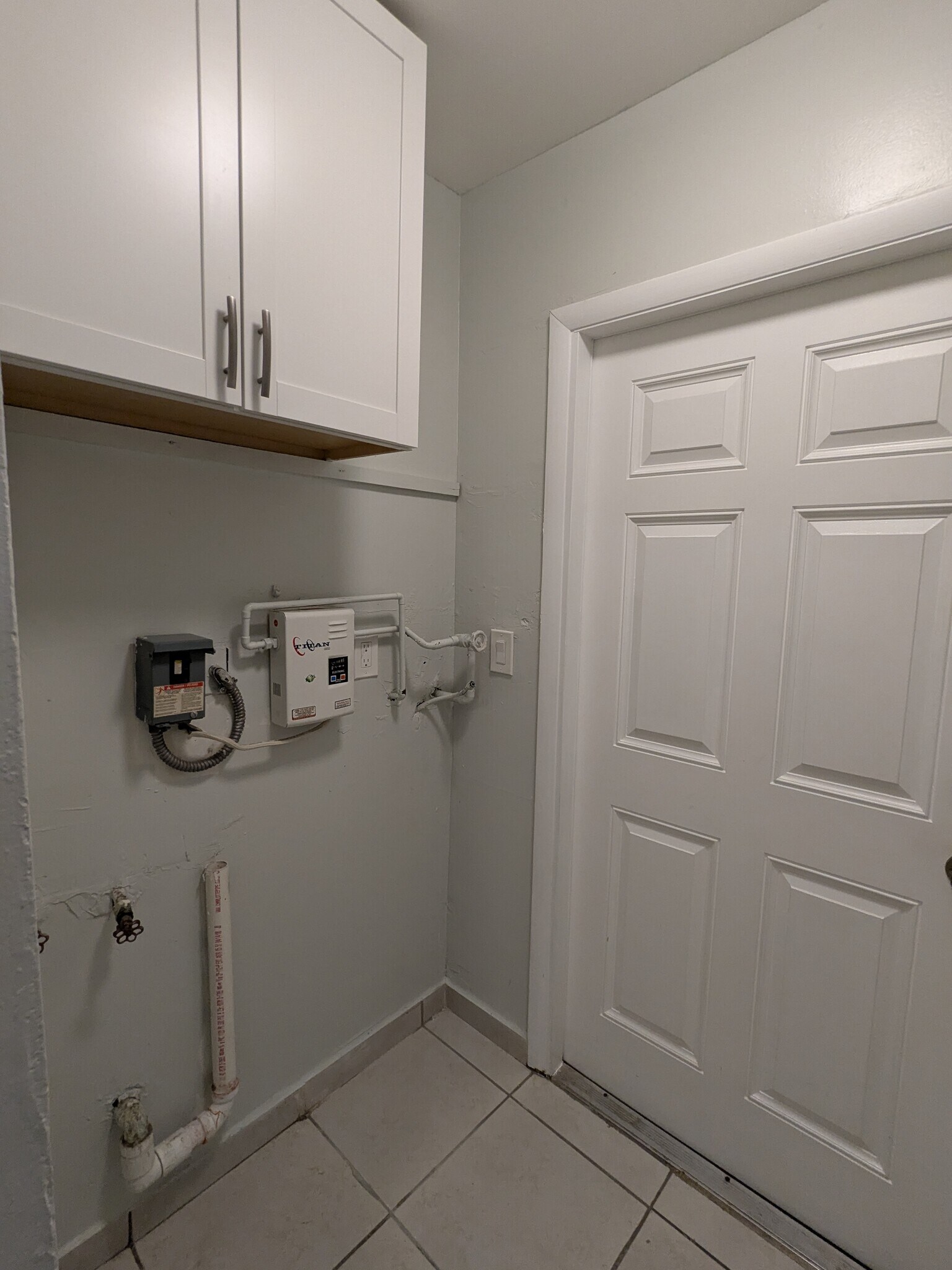 Storage laundry room - 2490 NE 184th St