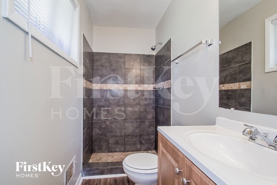 Building Photo - 4163 Northstrand Dr