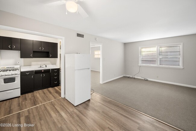 Building Photo - 2220 Heather Ln