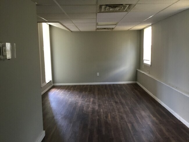 Building Photo - 621 S 19th St