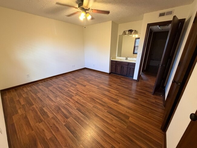 Building Photo - 2720 Debbie Dr