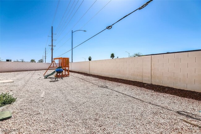 Building Photo - 3833 Via Lucia Dr