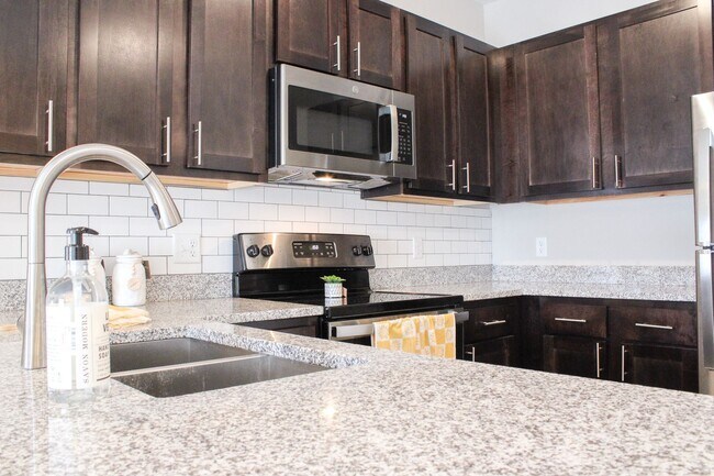 Building Photo - 3261 Redhawk St