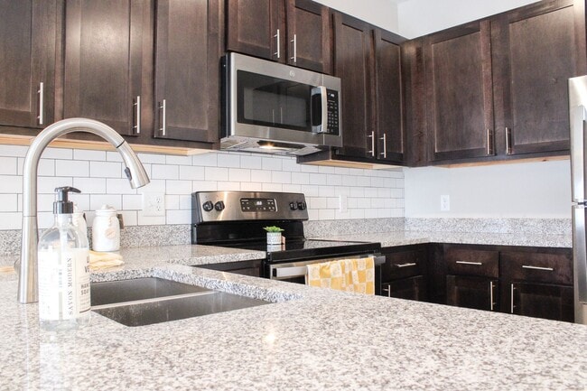 Building Photo - 3281 Redhawk St