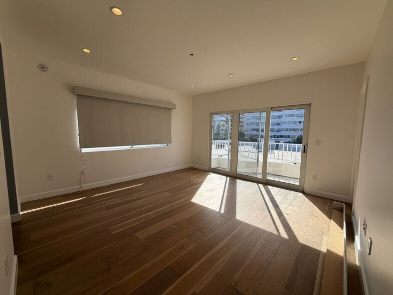 Building Photo - 1247 Barry Ave