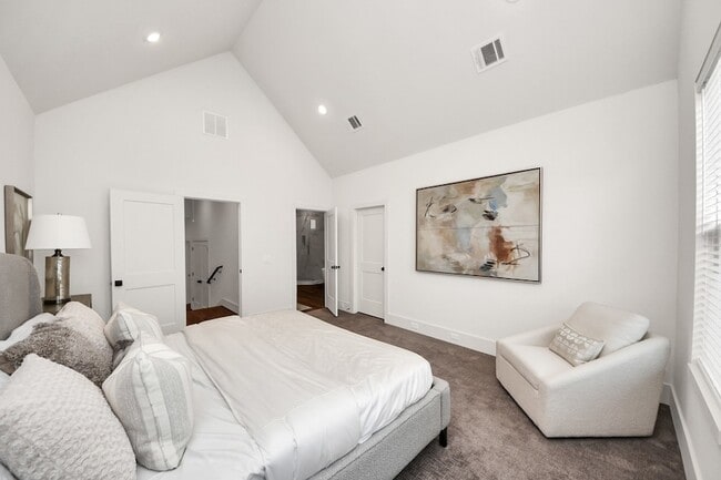 Building Photo - 879 Rachel St