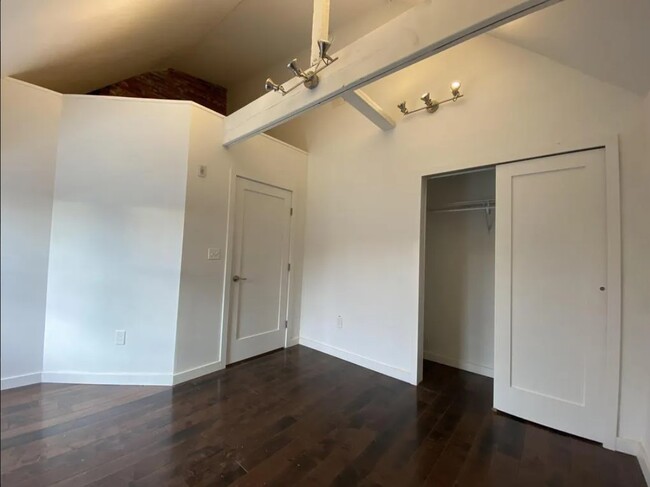 Bedroom 2 with loft ceiling - 4818-3 Baltimore Ave