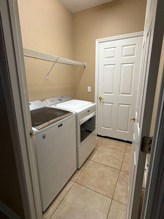 Building Photo - 7025 White Trillium Cir