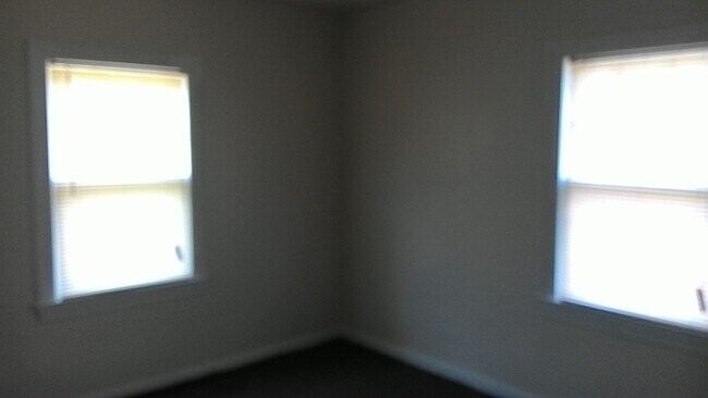 Building Photo - DAYTON, OH - SINGLE HOME - 2 BED, 1 BATH - $825
