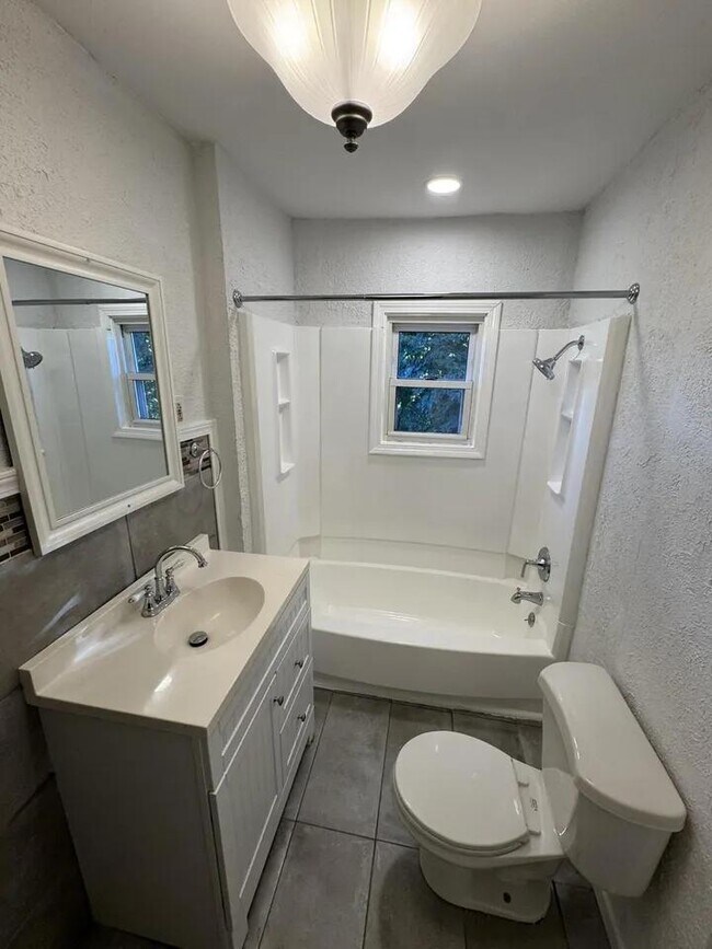 Building Photo - 54 E Sylvania Ave