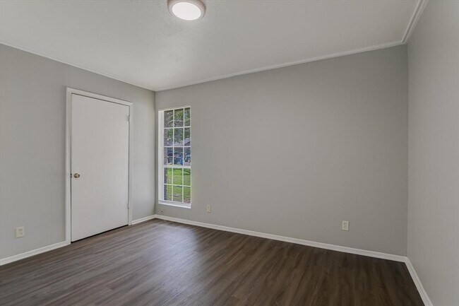 Building Photo - 1811 Magnolia Dr