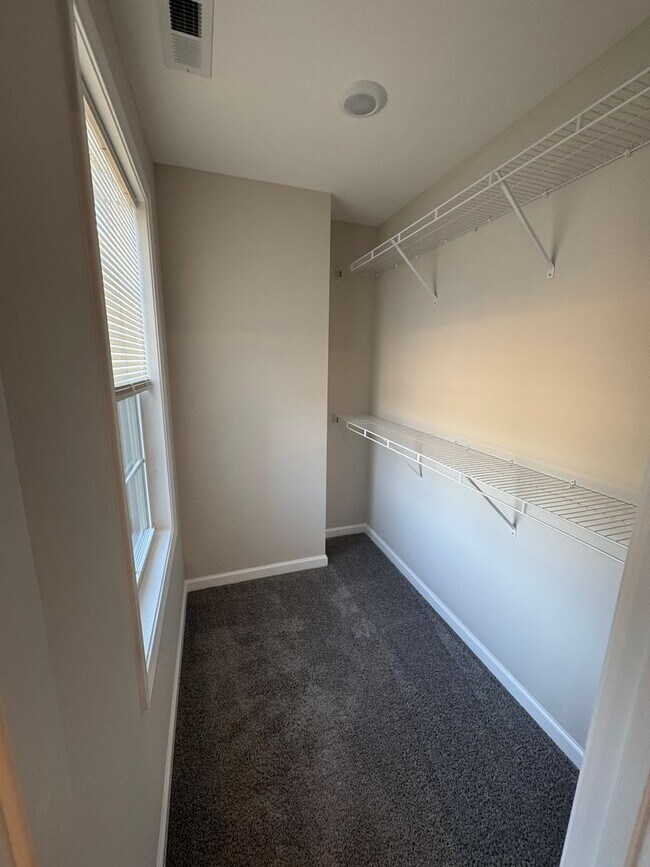 Building Photo - 203 Mountaindale Dr