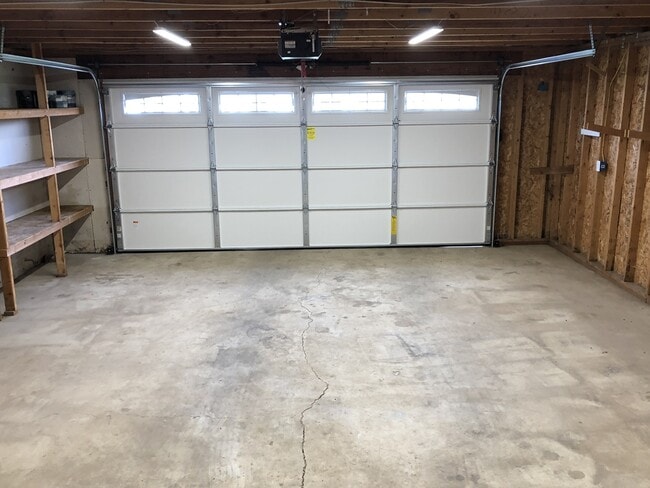 Building Photo - Beautiful and Convenient Turner Location!