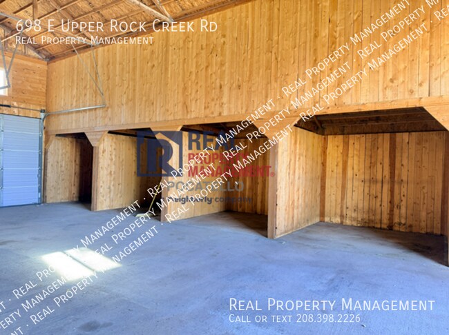 Building Photo - 698 E Upper Rock Creek Rd