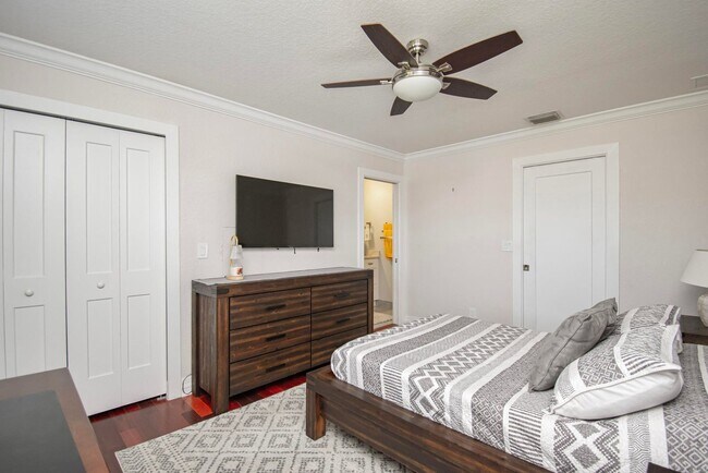 Building Photo - 16081 Sierra Palms Dr