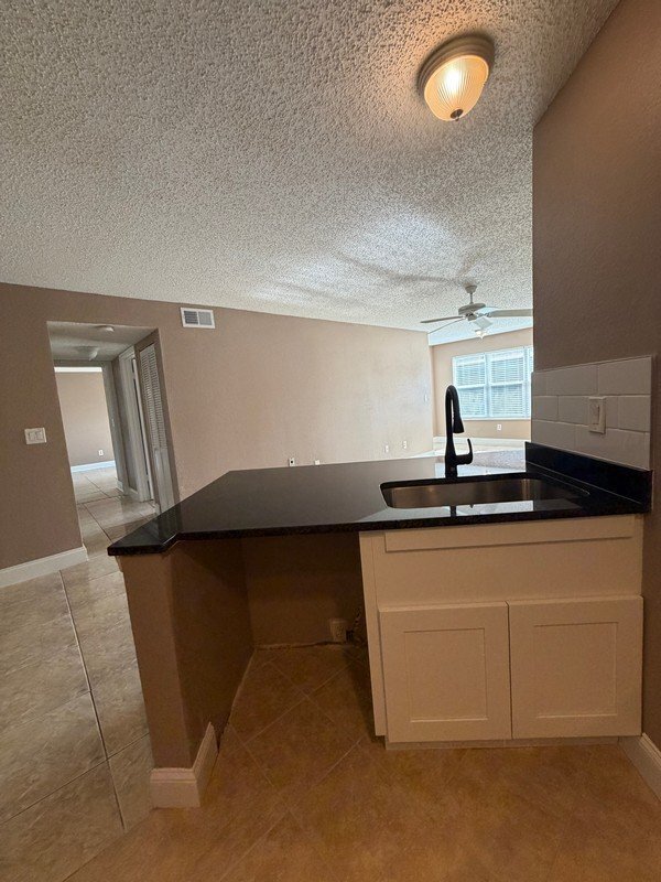 Building Photo - 4658 Commander Dr