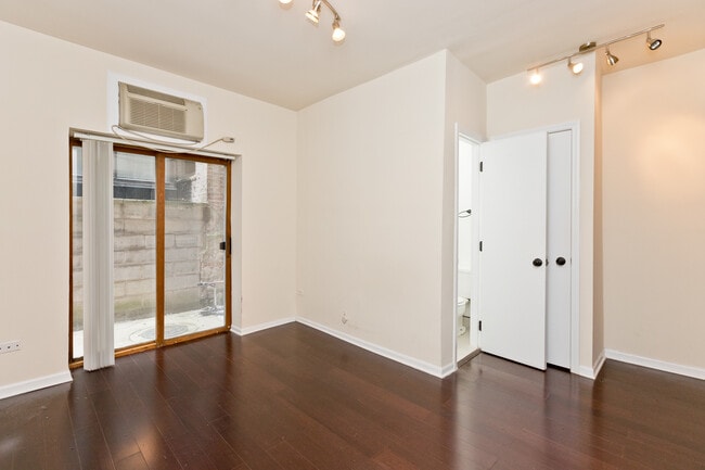 Building Photo - 1430 N Dearborn Pkwy