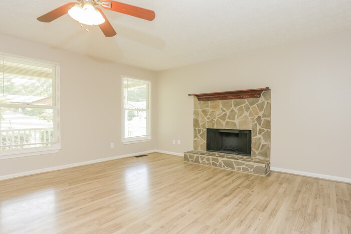 Building Photo - 525 Knollwood Dr