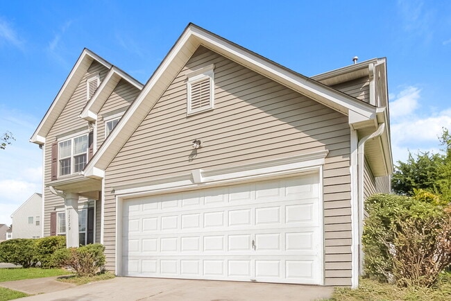 Building Photo - 12529 Oakton Hunt Dr
