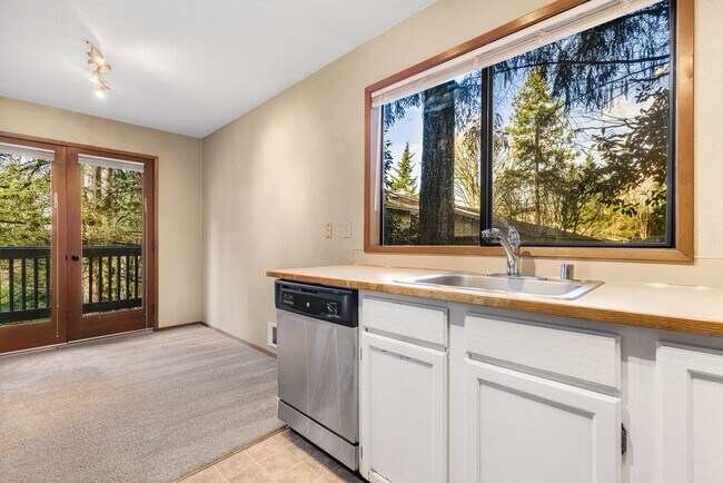 Building Photo - 2 Bedroom 2 Bathroom Condo Near Downtown Kirkland