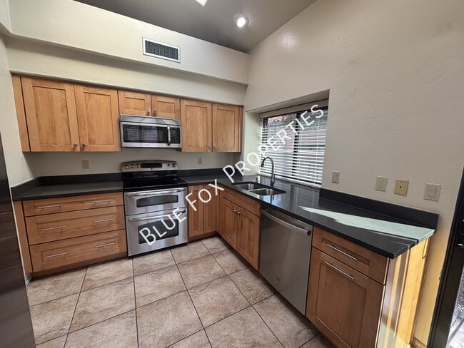 Building Photo - 4655 E Hupa Way