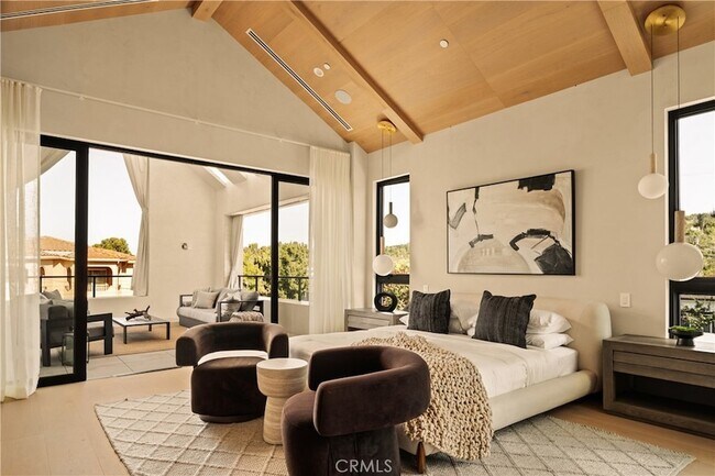 Building Photo - 5006 Enfield Ave