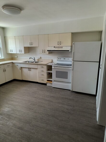 Kitchen - 140 W North St
