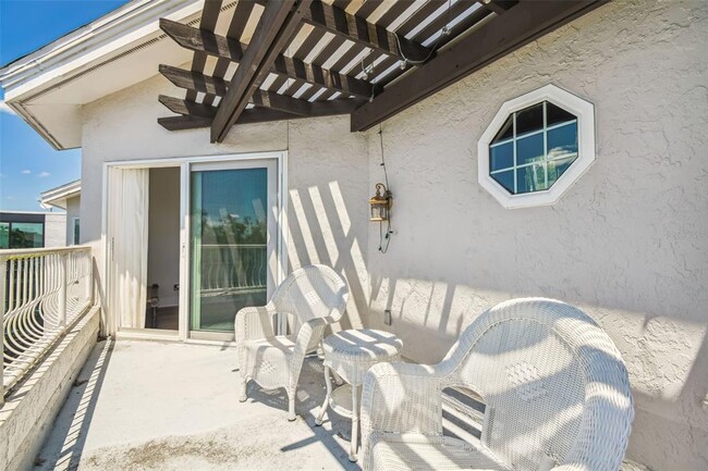 Building Photo - 762 S Village Cir