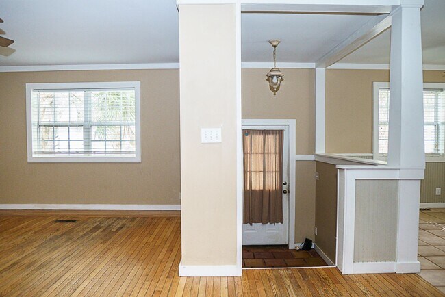 Building Photo - Three Bedroom Home in the Heart of Port Royal