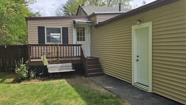 Building Photo - 2 Hedgeway St