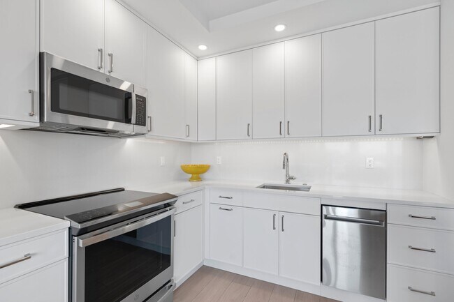 Building Photo - 250 Bradley Pl