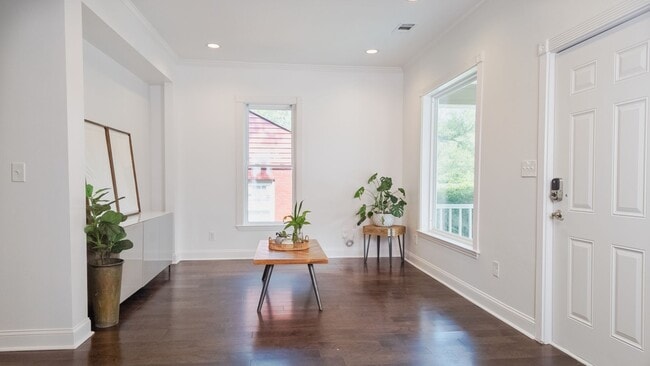 Building Photo - Spacious 4/3.5 w/ Master on Main and Fully...