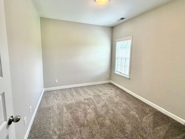 Building Photo - Now Leasing a 4-bedroom 2.5 bath home in Millington