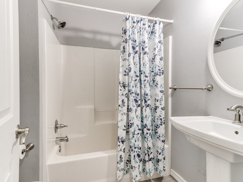 Building Photo - 1112 Bryan Dr