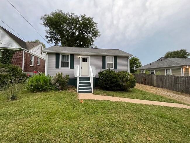 Primary Photo - Cozy Cottage in West Nashville, Walk to Ch...