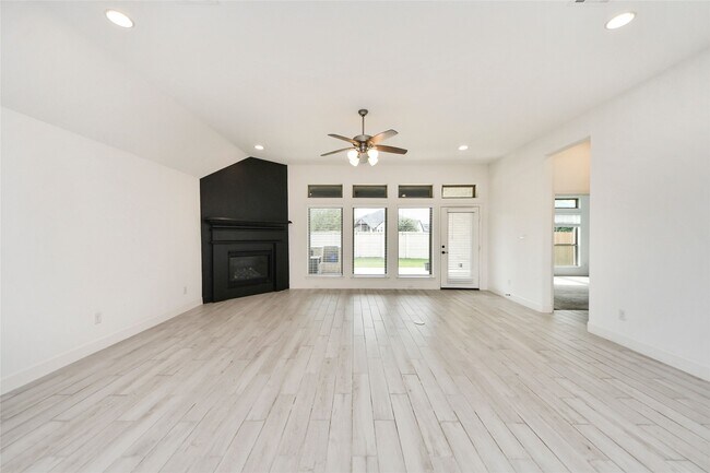 Building Photo - 2130 Coyote Run Dr