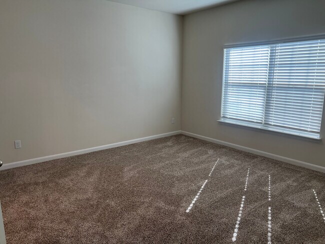 Building Photo - Room in House on Serena Dr